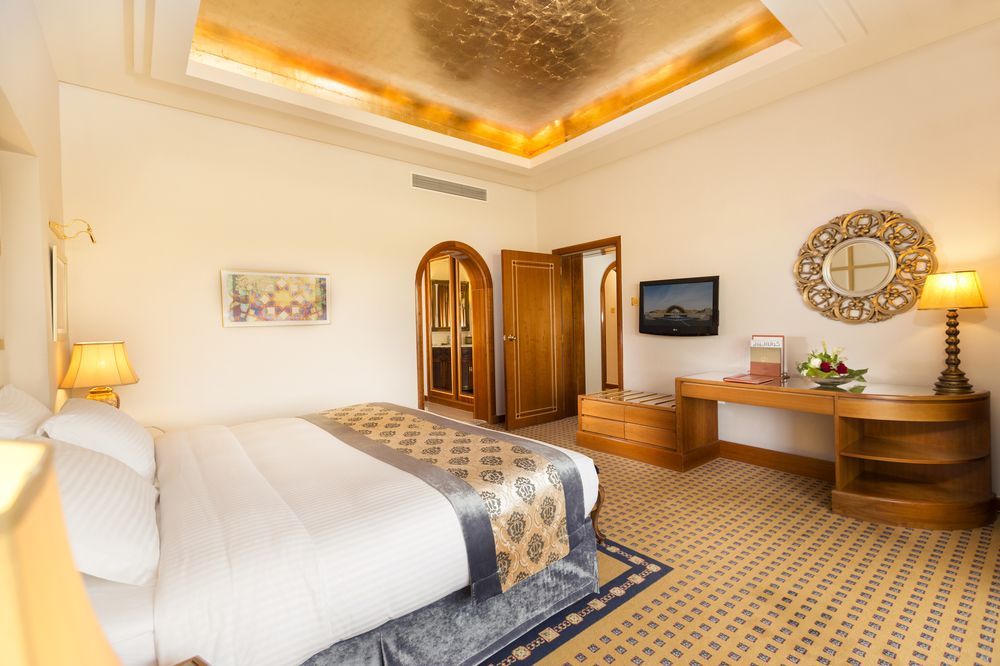 Officers Club & Hotel